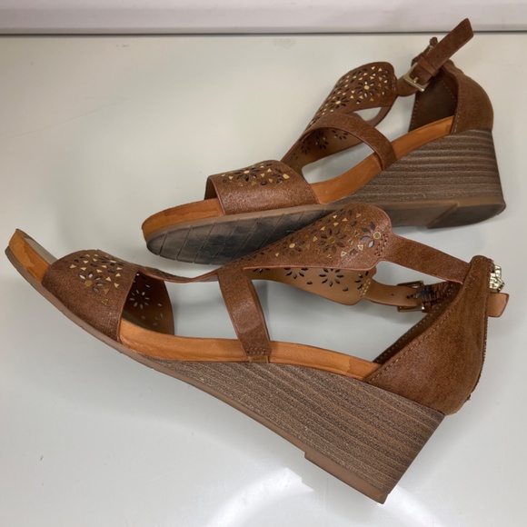 Kenneth Cole Reaction Women's Roll T-Strap Wedge Sandal Size 8 - Picture 15 of 16